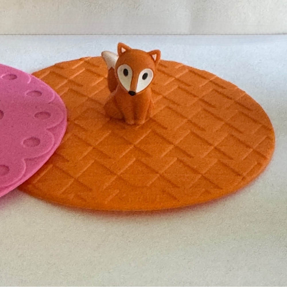 PYLONES STUDIO Silicone Lids for Mugs - Set of 2 - Black Cat and Fox - Picture 2 of 10